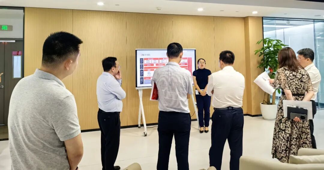 潘勇肯定企业技术创新与市场拓展，并希望加强企业间合作；新区将持续优化营商环境。